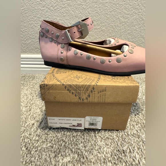 Free People Mystic Mary Jane Flat
Size 36 - Picture 8 of 8